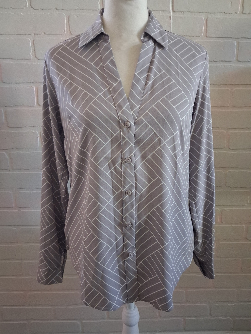 Ann Taylor Petite Geometric Stripe Blouse in Light Gray and White